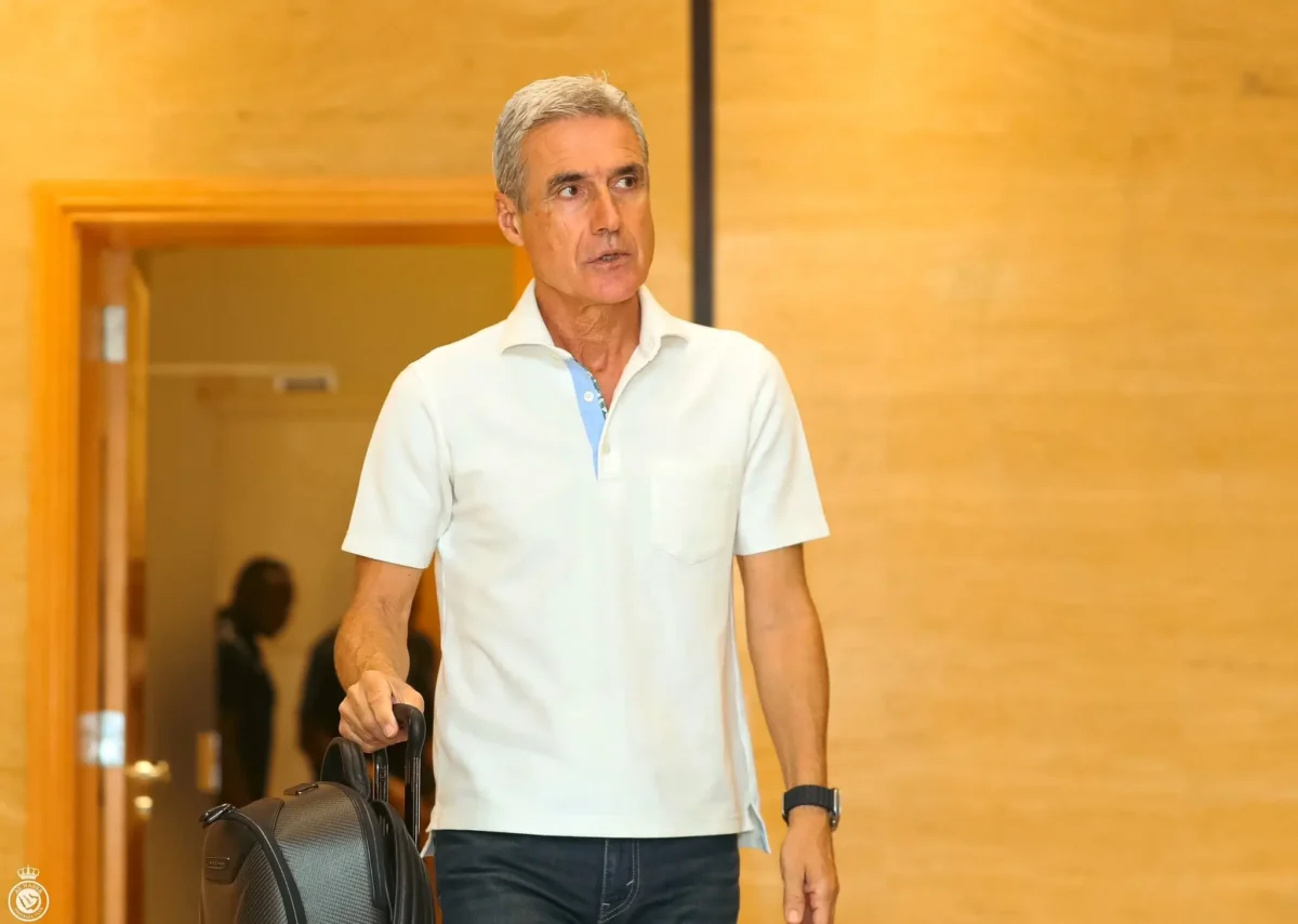 Luis Castro desmente boatos de proposta do Flamengo: "É totalmente falso"