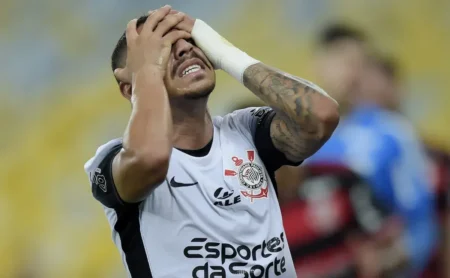 "Matheuzinho é punido com seis pontos após solada de Bruno Henrique resultar em expulsão"