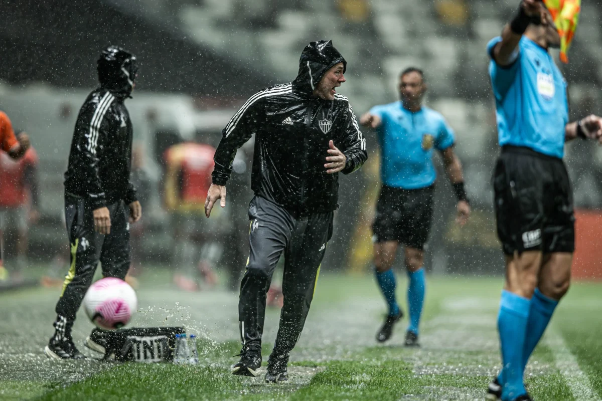 Milito Fala Sobre Jogo Perfeito contra River e Esperança do Rival no Atlético-MG