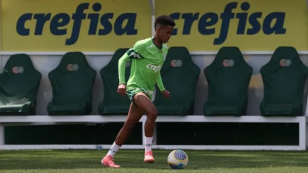 Palmeiras: Estêvão e Marcos Rocha começam preparação física, Weverton sem lesão