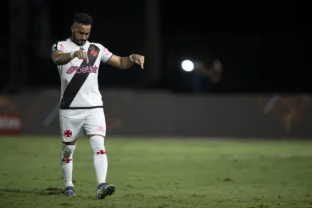 Payet reage a críticas no Vasco: "Aqui é meu lugar, não vou sair!"