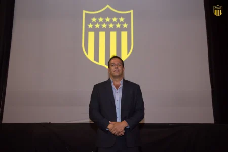 Presidente do Peñarol elogia Botafogo e aponta time carioca como favorito na semifinal da Copa Libertadores