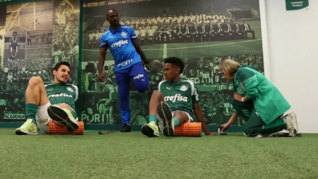 Raphael Veiga é o "Capitão Silencioso" do Palmeiras: Entenda o que o torna um exemplo no elenco