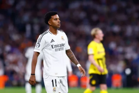 Rodrygo sofre lesão e desfalca o Real Madrid no El Clásico contra o Barcelona.