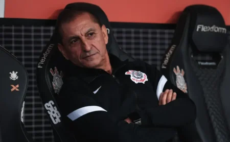 Situação de Ramón Díaz no Corinthians é definida: diretoria planeja mudança no comando técnico.