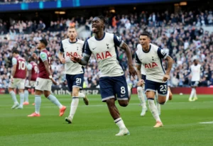 Tottenham é multado em R$ 147 mil por conduta antidesportiva de jogadores