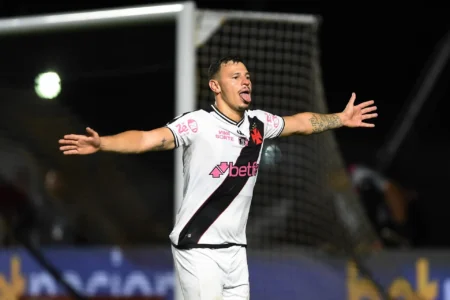 Vasco volta a vencer: atuação é secundária na busca pelo resultado