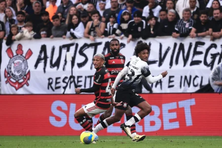 "Wesley provoca o Corinthians após classificação do Flamengo: 'Clima hostil que a gente gosta'"