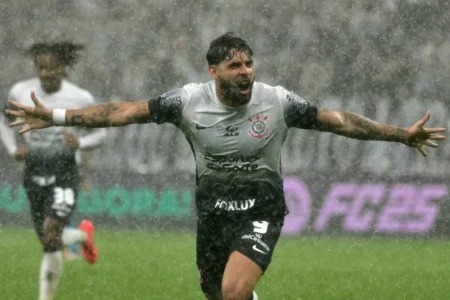 "Yuri culpa chuva e gramado por empate do Corinthians em casa, mas acredita na classificação"