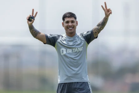 Zaracho Participa de Parte do Treino do Atlético-MG e Vive Expectativa de Retorno Contra o River.