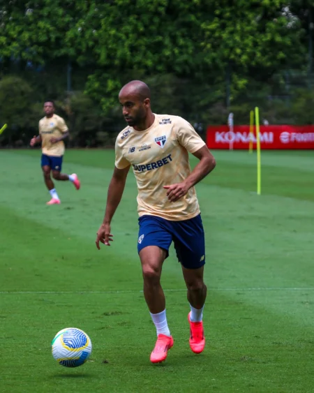 Zubeldía prepara treino tático com titulares do São Paulo; Ferreira é dúvida para o jogo da quarta