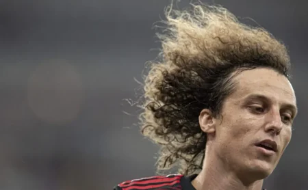 "David Luiz no Corinthians em 2025: Esportes da Sorte Questiona o Impacto Midiático"