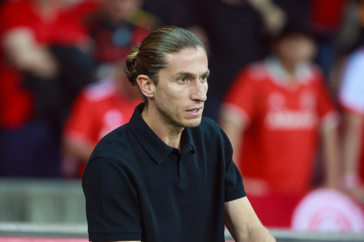 Filipe Luís explica por que fez apenas duas substituições em Inter x Flamengo: "Poderia baixar o nível"