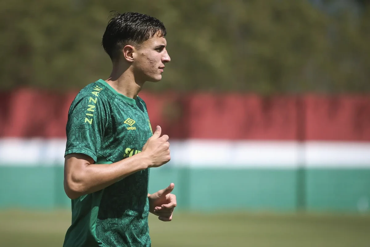 Fluminense sem Contusos: Volta de Titular e Espera por Thiago Silva para Jogo Contra o Grêmio