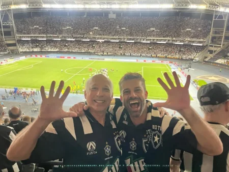 Pai e Filho Conquistam Título 30 Anos Depois em Jogo Histórico entre Botafogo e Peñarol