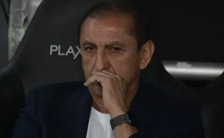 "Ramon Diaz não fica no Corinthians em 2025: Elia Jr expõe situação da demissão do treinador"