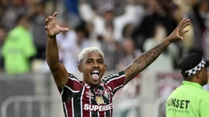 "Torneio: Lesão de Serna abre espaço para John Kennedy no Fluminense, dizem torcedores"