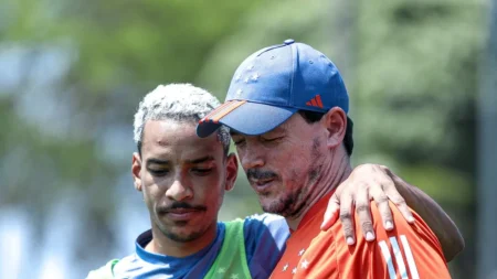 Treino do Cruzeiro marca golaço de meia e pedido de Fernando Diniz aos jogadores