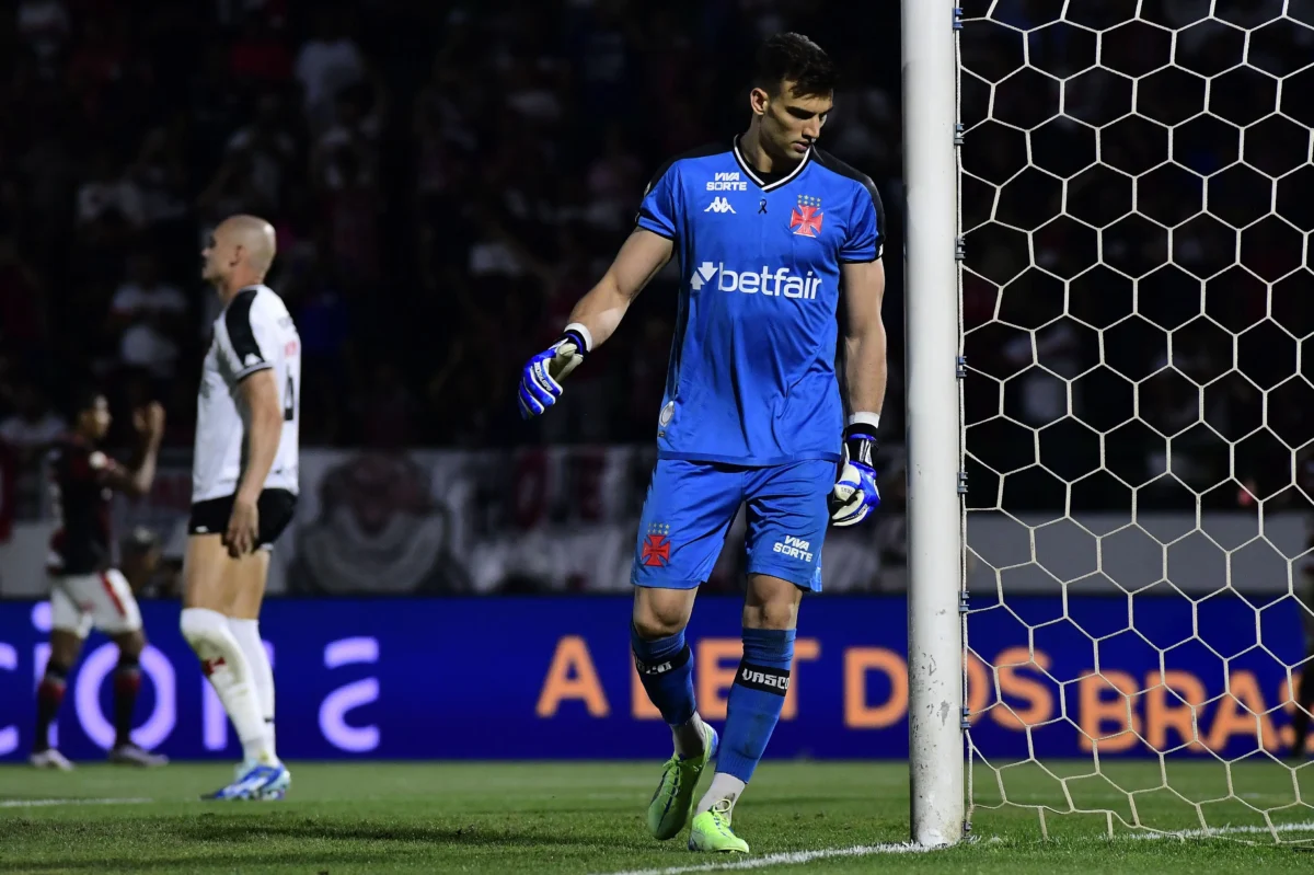 Vasco: Análise da derrota histórica com Paiva e desafios antes da decisão.