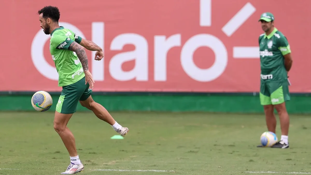 Abel Ferreira Dirige Treino no Palmeiras e Avalia Mudanças para Jogo Contra o Bahia