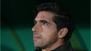 Abel Ferreira Decide Dispensar Zagueiro: Palmeiras Procura Negociação no Futebol Internacional