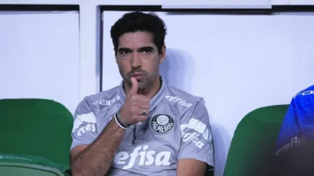 "Abel Ferreira espera contar com o retorno de Lázaro em decisivo jogo do Palmeiras"