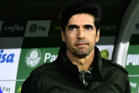 Abel: Palmeiras mostra resiliência, elogia desempenho do Botafogo e projeta briga pelo título.