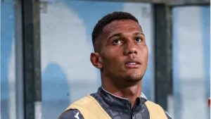 Adriel pode deixar o Bahia para jogar pelo Grêmio.