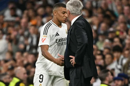 Ancelotti sobre Mbappé: "Ele não é difícil de lidar, tem o espírito perfeito"