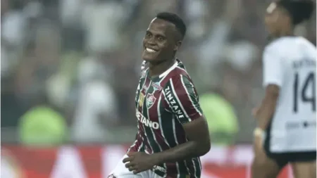 "Arias próxima do futebol europeu: saída do Fluminense depende de Bittencourt em 2025"