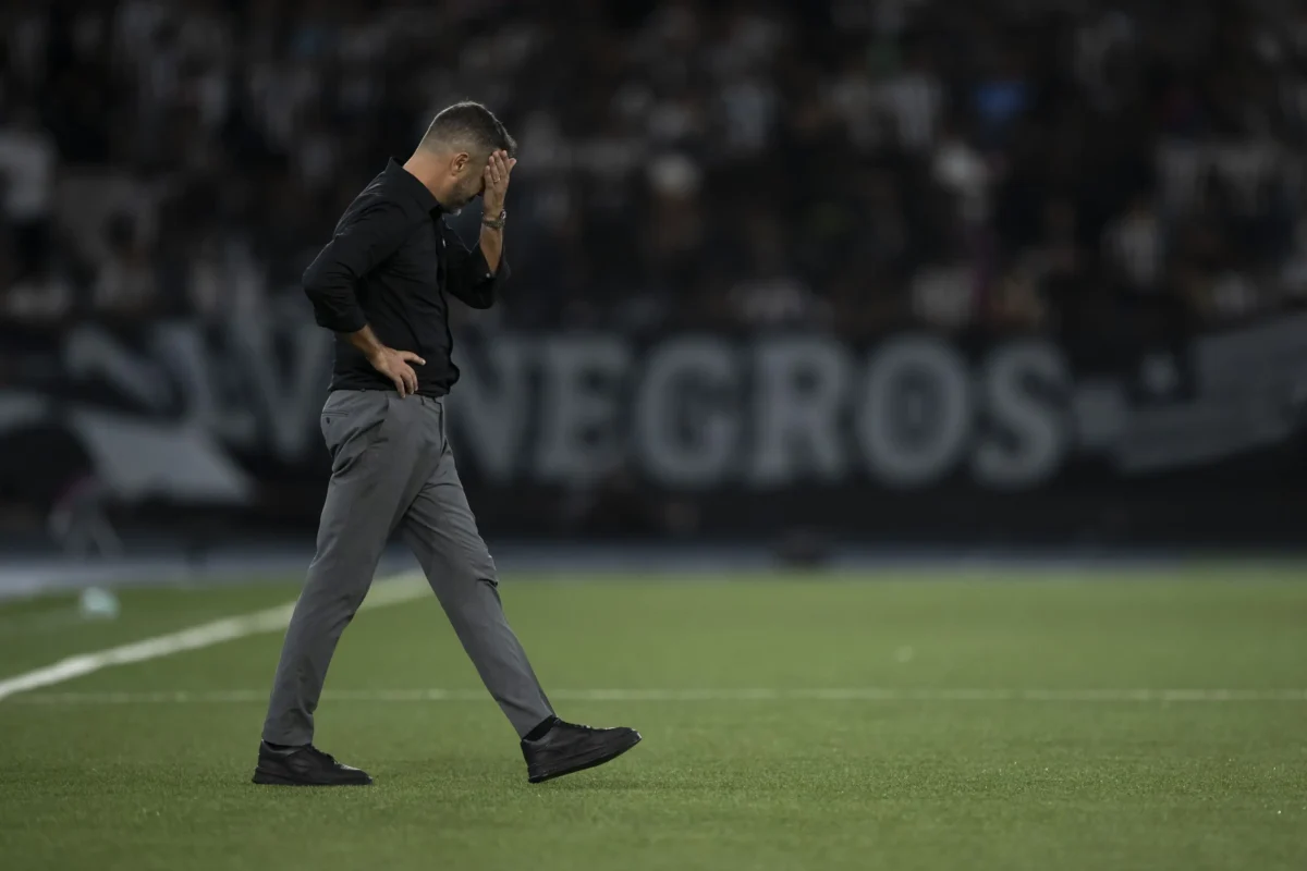 "Artur Jorge critica convocados do Botafogo antes de enfrentar o Atlético-MG: 'Situação absurda'"