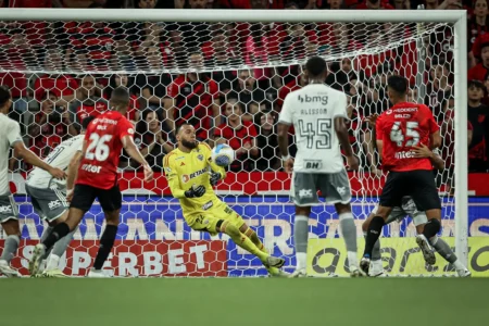 Atlético-MG não vence há 14 dias da final da Libertadores: pior série sem vitórias no ano.