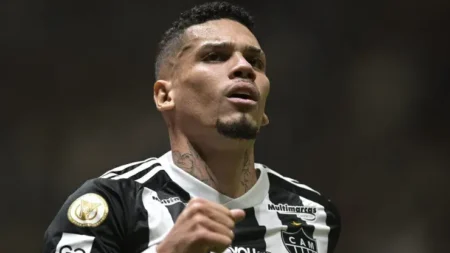 Atlético-MG x Botafogo: Paulinho fala sobre decisão polêmica