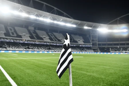 Botafogo adia show e enfrentará o Vitória no Estádio Nilton Santos.