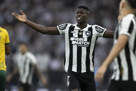 Botafogo perde pontos cruciais para times na zona de rebaixamento no segundo turno.