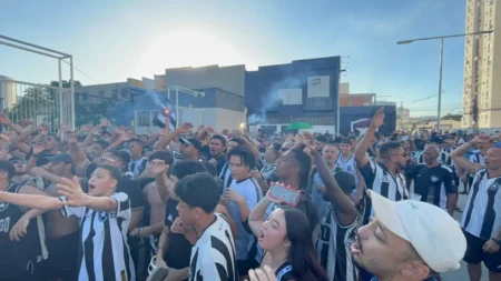 Botafogo se prepara para "final" contra o Palmeiras com treino acompanhado pela torcida