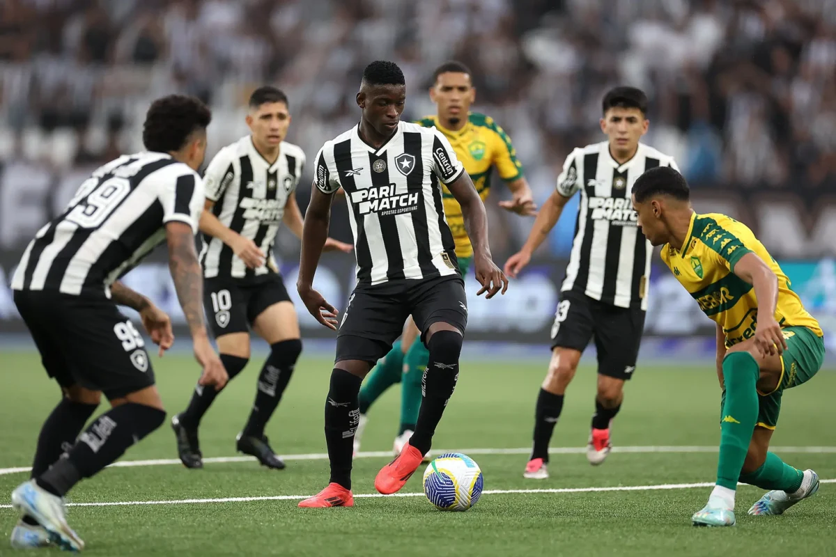 Botafogo Supera Cuiabá, mas Comete Erros em Jogo de Pouca Eficiência Ofensiva