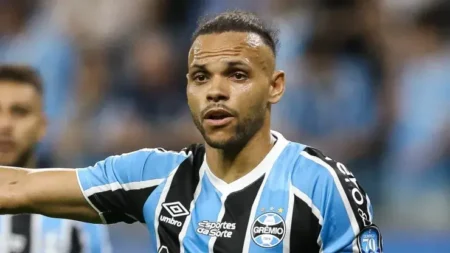 Braithwaite, do Grêmio, é alvo de interesse de Sevilla e de dois clubes brasileiros