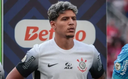 Caetano: Corinthians pode ter reviravolta na zaga e abrir vaga para o jogador.