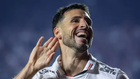 Calleri chega ao Flamengo com sonho de Landim e resposta ao São Paulo