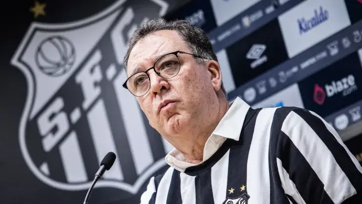 "Condição que pode impedir o Santos de reforçar para a temporada 2025, segundo Marcelo Teixeira"