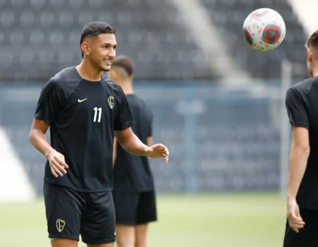 Conheça o zagueiro da base que deve receber oportunidade no Corinthians com Ramón