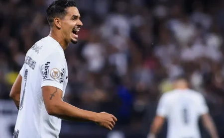 Corinthians entra em contato com Lucas Veríssimo e recebe sinalização positiva para possível retorno.