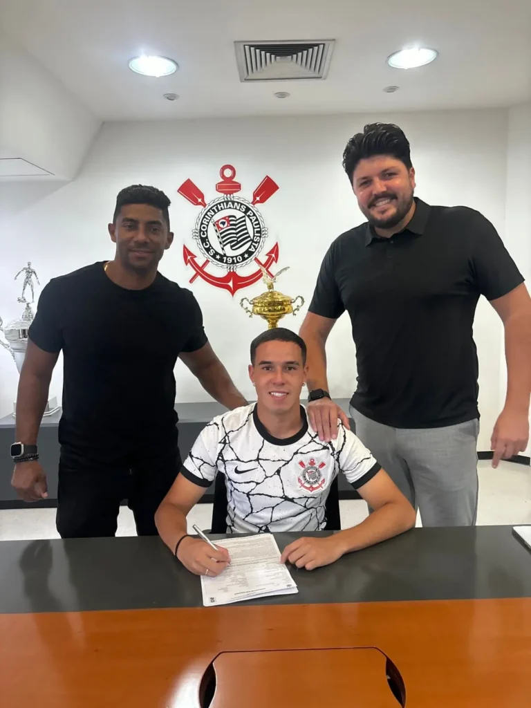 Corinthians Renova Contrato com Jogador da Base até 2029 com Multa Récord de R$ 600 Milhões