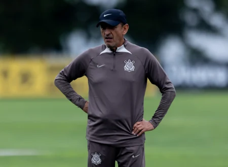 Corinthians x Palmeiras: Escalação com três zagueiros e duas novidades no clássico Dérbi Paulista.