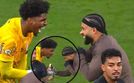 Corinthians x Palmeiras: Memphis Depay e Hugo Souza fazem 'dancinha' e a Fiel explode.