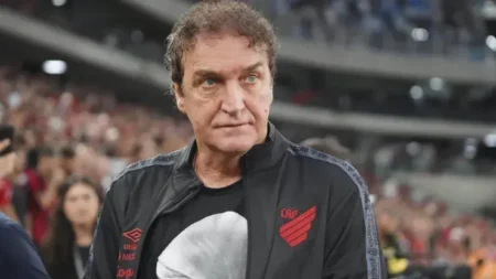 "Cuca descarta retorno ao Santos após clube aprovar seu retorno como treinador"