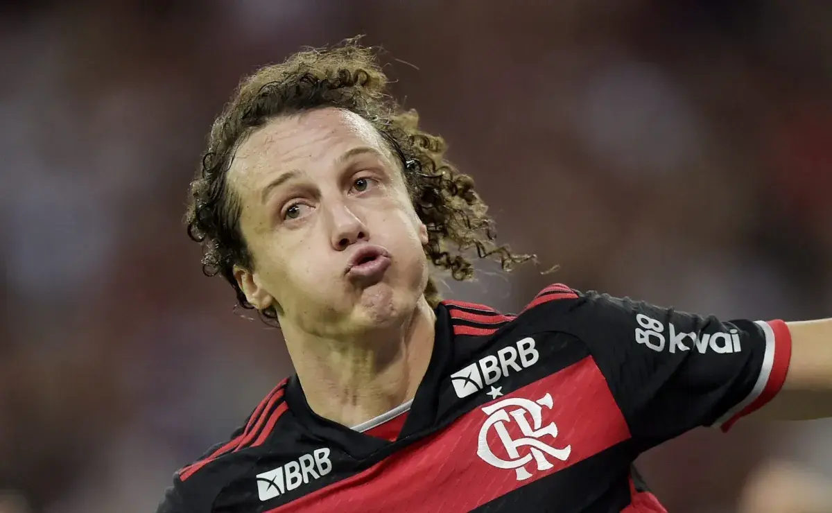 "David Luiz pode se transferir para o Corinthians após não renovar contrato com o Flamengo"