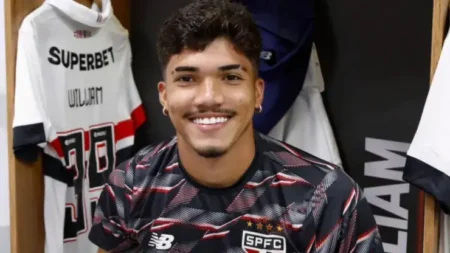 "Decisão sobre Transferência de William Gomes: São Paulo Decide entre Ofertas do Arsenal e Chelsea"