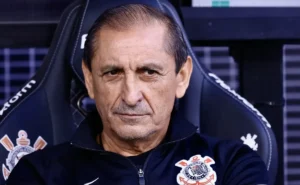 "Destaque de 34 anos recusa propostas do exterior para atuar ao lado de Ramón Díaz no Corinthians em 2025"